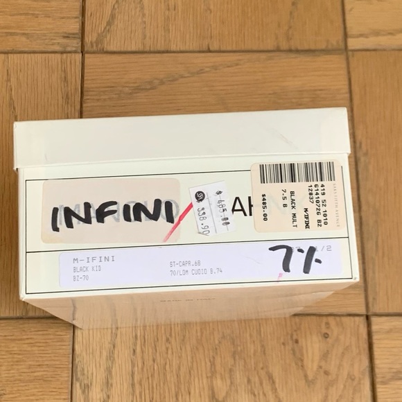 EUC Manolo Blahnik Heels - Picture 5 of 6